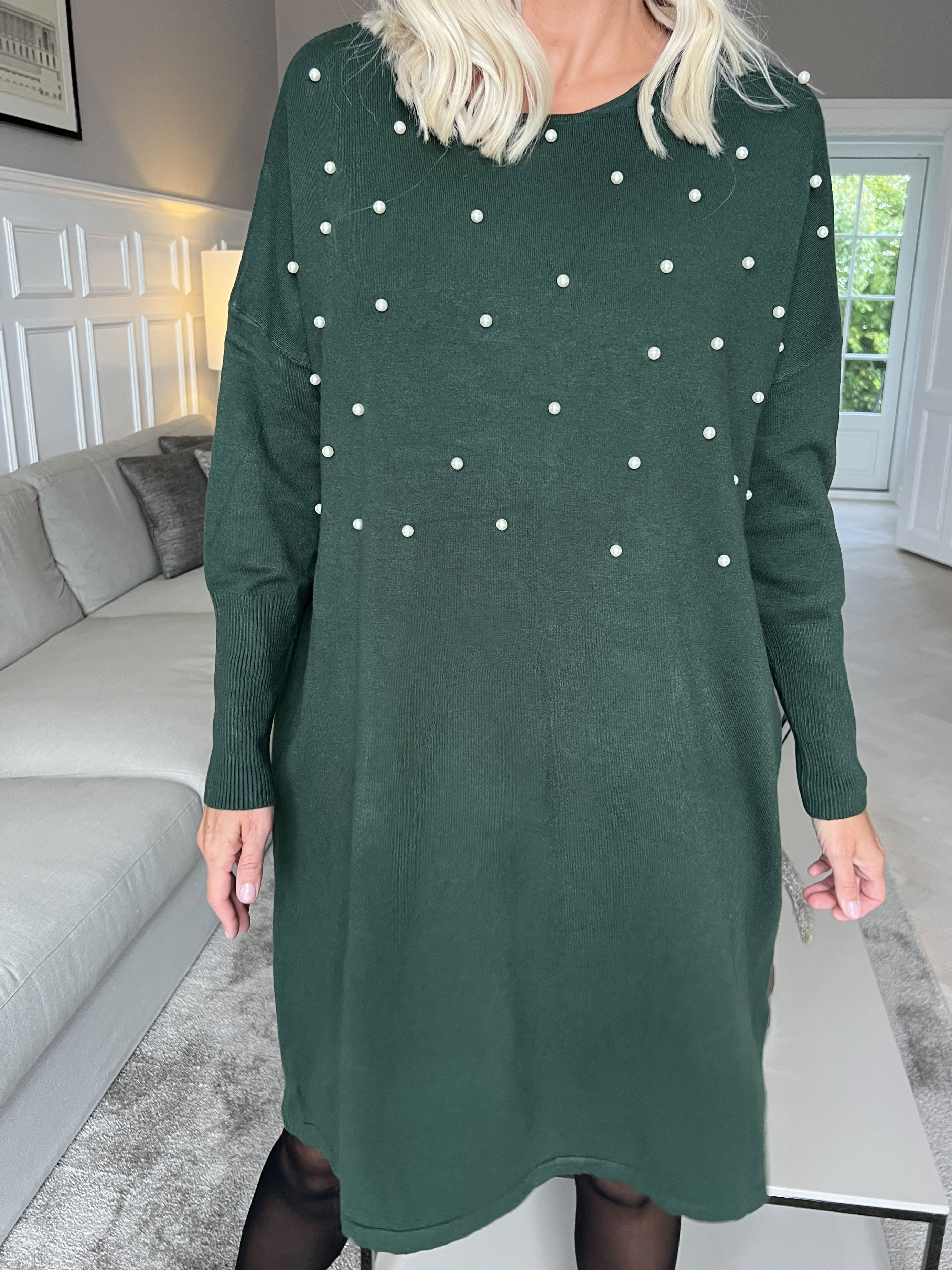 Stefania - Bekväm stickad klänning utsmyckad med pärlor